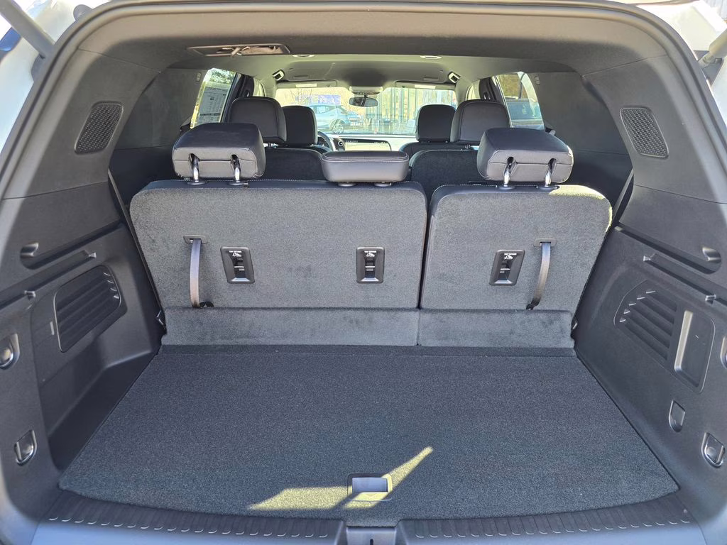 2026 Summit White Chevrolet Traverse LT FWD SUV
