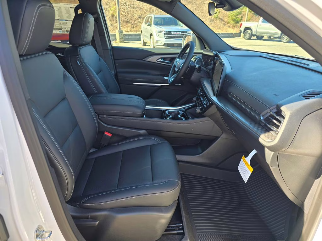 2026 Summit White Chevrolet Traverse LT FWD SUV
