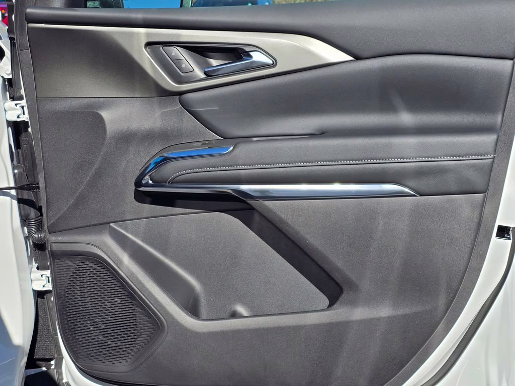 2026 Summit White Chevrolet Traverse LT FWD SUV