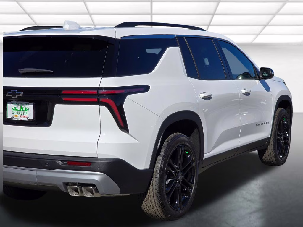 2026 Summit White Chevrolet Traverse LT FWD SUV