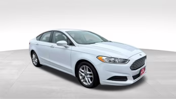 2016 Oxford White Ford Fusion SE FWD Sedan