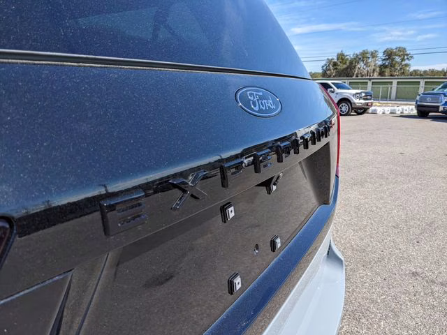 2025 Glacier Gray Metallic TriCoat Ford Expedition Max Platinum 4X4 SUV