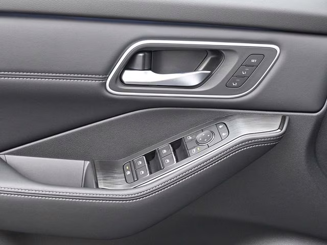 2026 Everest White Pearl Tricoat Nissan Rogue Platinum AWD SUV