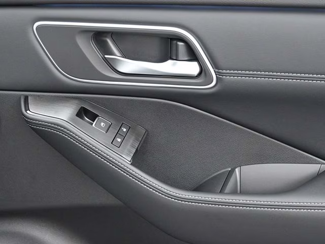 2026 Everest White Pearl Tricoat Nissan Rogue Platinum AWD SUV