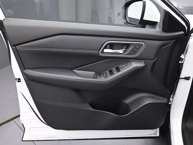 2026 Everest White Pearl Tricoat Nissan Rogue Platinum AWD SUV