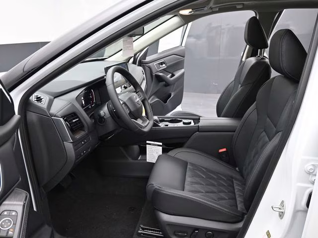 2026 Everest White Pearl Tricoat Nissan Rogue Platinum AWD SUV