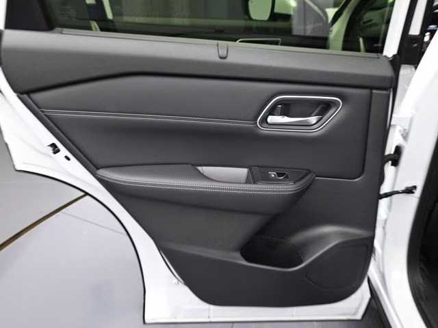 2026 Everest White Pearl Tricoat Nissan Rogue Platinum AWD SUV