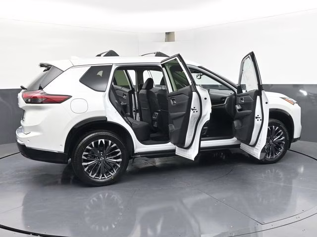 2026 Everest White Pearl Tricoat Nissan Rogue Platinum AWD SUV