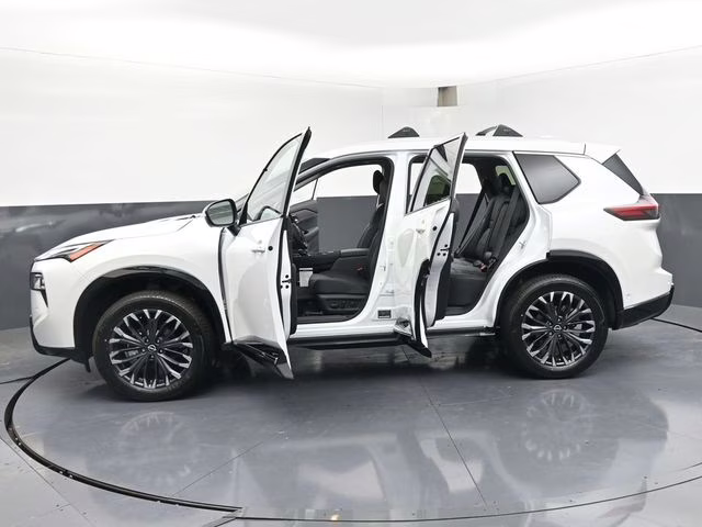 2026 Everest White Pearl Tricoat Nissan Rogue Platinum AWD SUV