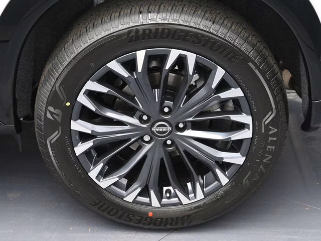 2026 Everest White Pearl Tricoat Nissan Rogue Platinum AWD SUV