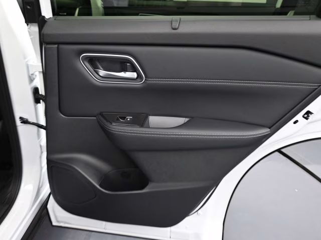 2026 Everest White Pearl Tricoat Nissan Rogue Platinum AWD SUV