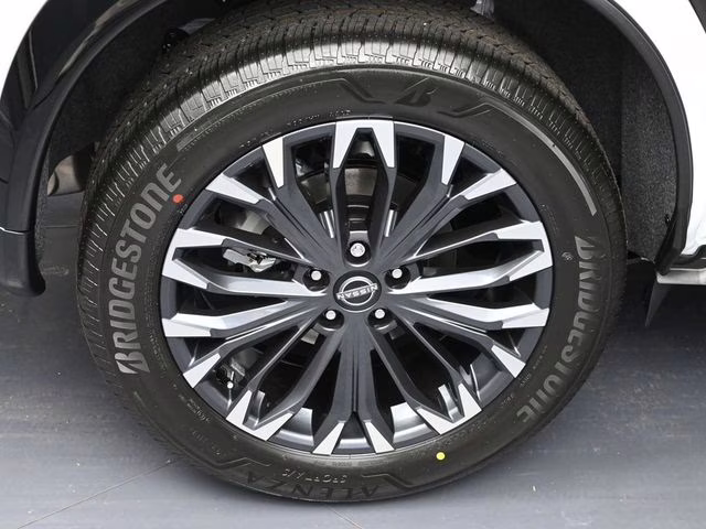 2026 Everest White Pearl Tricoat Nissan Rogue Platinum AWD SUV