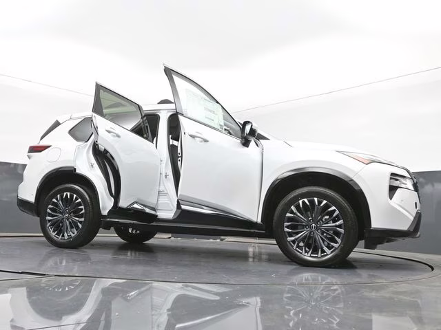 2026 Everest White Pearl Tricoat Nissan Rogue Platinum AWD SUV