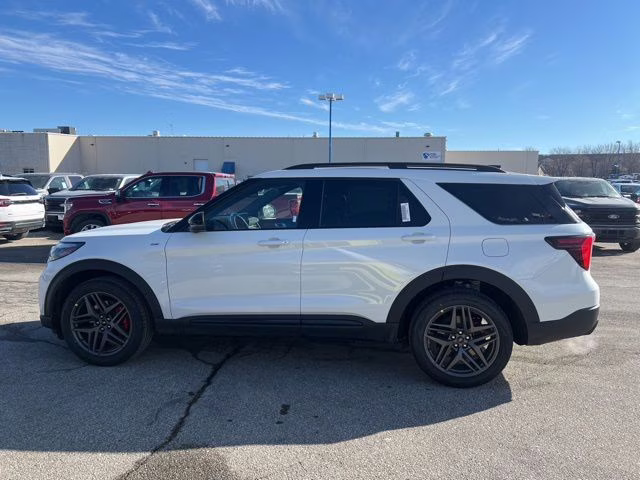 2026 Star White Metallic Tri-Coat Ford Explorer ST-Line 4X4 SUV