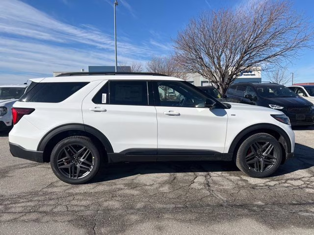 2026 Star White Metallic Tri-Coat Ford Explorer ST-Line 4X4 SUV