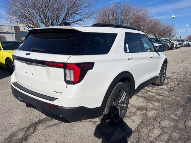 2026 Star White Metallic Tri-Coat Ford Explorer ST-Line 4X4 SUV