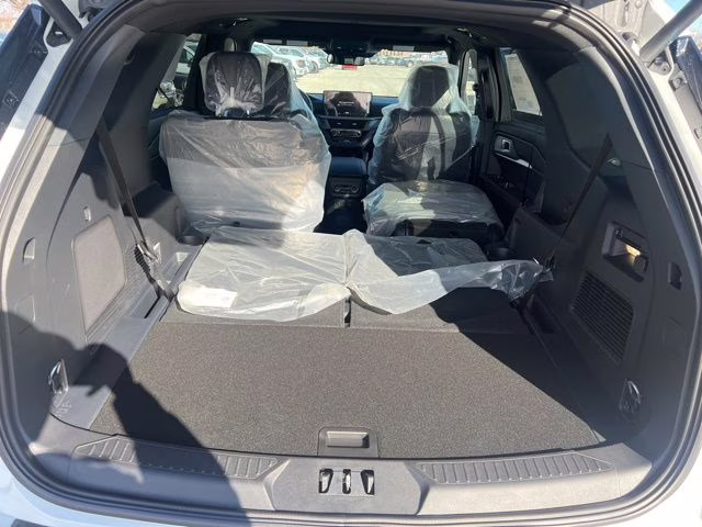 2026 Star White Metallic Tri-Coat Ford Explorer ST-Line 4X4 SUV