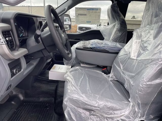 2026 Oxford White Ford Super Duty F-450 DRW XL RWD Chassis