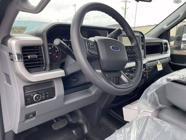 2026 Oxford White Ford Super Duty F-450 DRW XL RWD Chassis