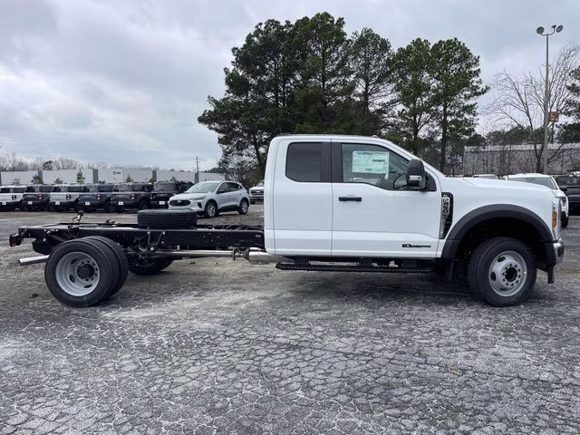 2026 Oxford White Ford Super Duty F-450 DRW XL RWD Chassis