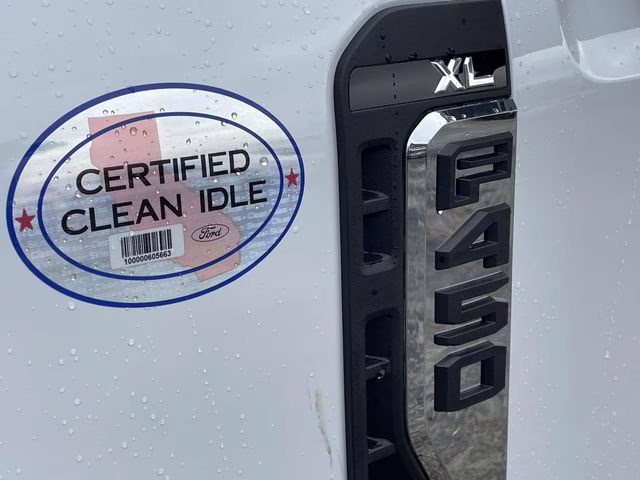 2026 Oxford White Ford Super Duty F-450 DRW XL RWD Chassis