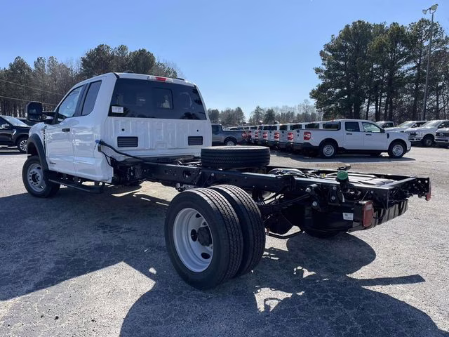 2026 Oxford White Ford Super Duty F-450 DRW XL RWD Chassis
