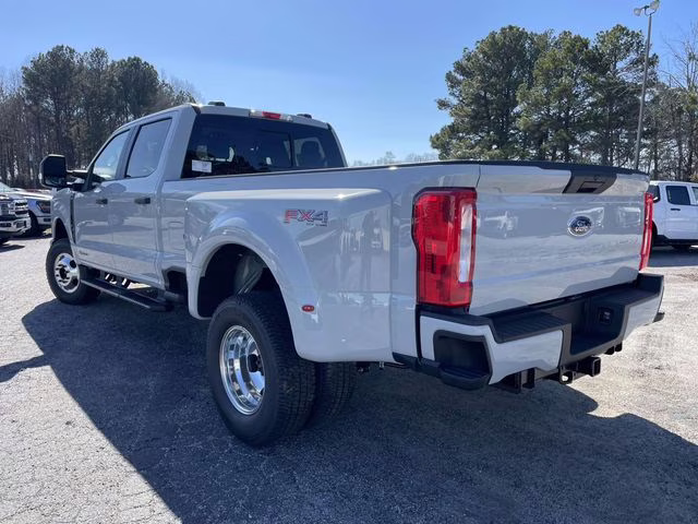 2026 Avalanche Ford Super Duty F-350 DRW XL 4X4 Truck