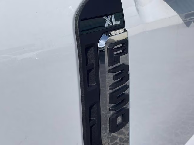 2026 Oxford White Ford Super Duty F-350 DRW XL RWD Truck