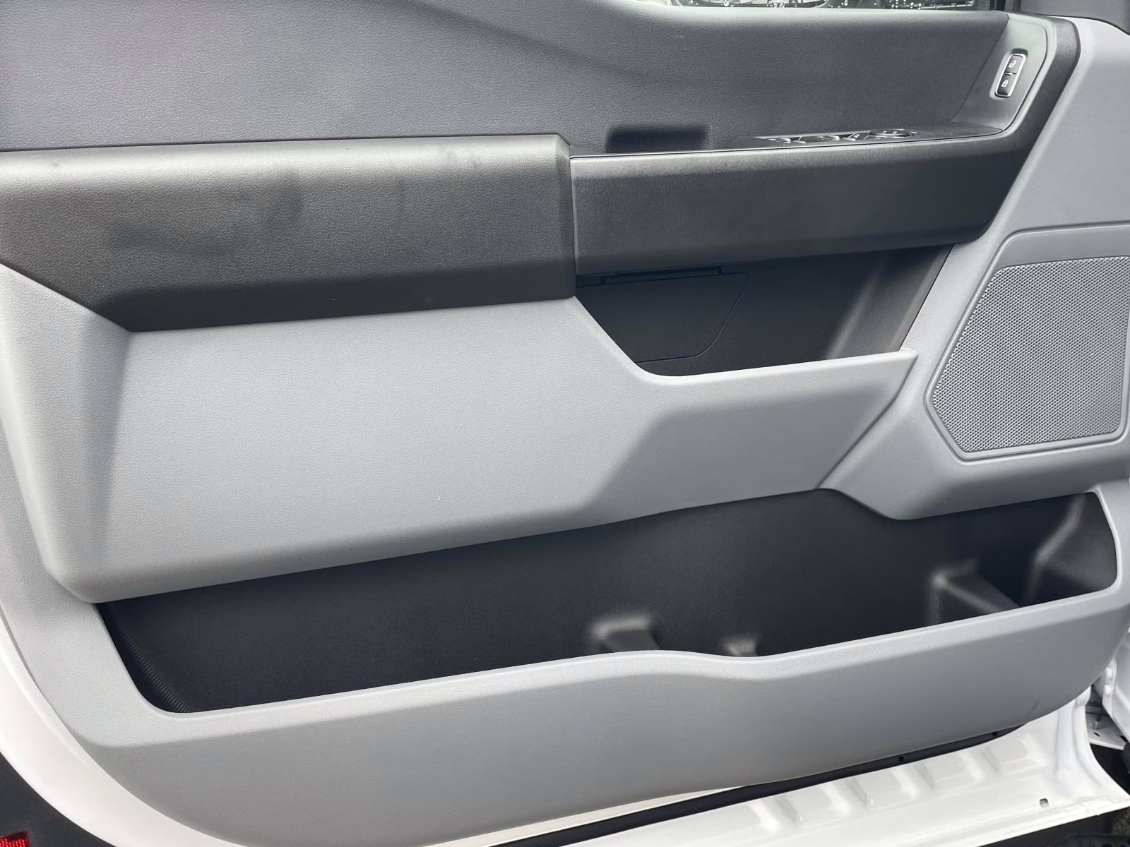 2026 Oxford White Ford Super Duty F-450 DRW XL RWD Chassis