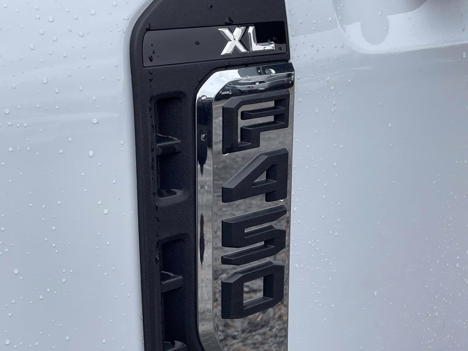 2026 Oxford White Ford Super Duty F-450 DRW XL RWD Chassis