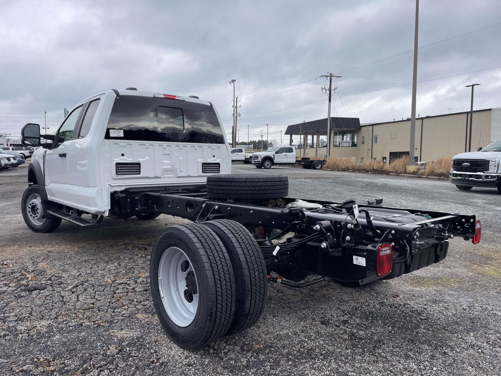 2026 Oxford White Ford Super Duty F-450 DRW XL RWD Chassis