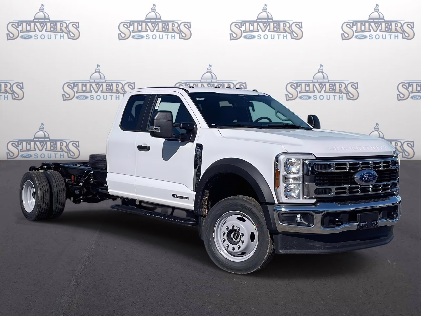 2026 Oxford White Ford Super Duty F-450 DRW XL RWD Chassis