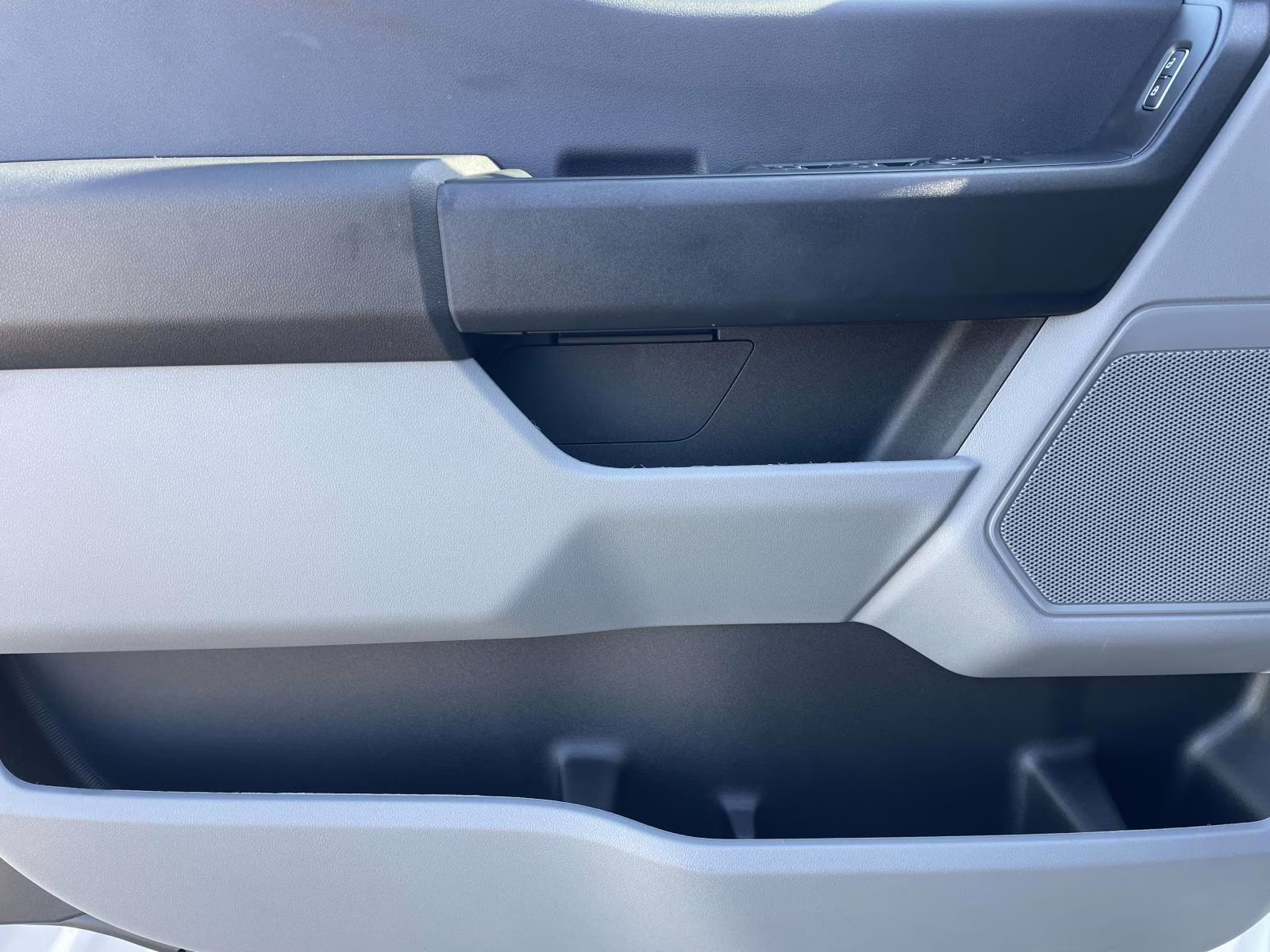 2026 Oxford White Ford Super Duty F-450 DRW XL RWD Chassis