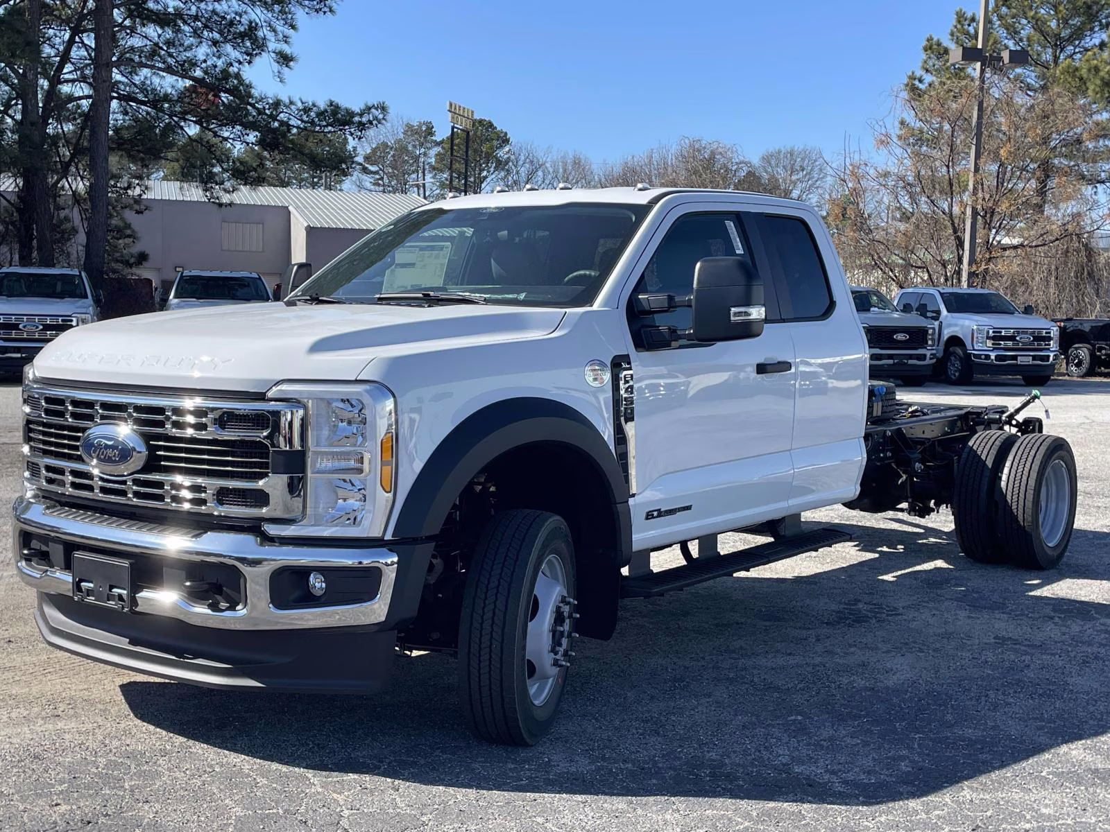 2026 Oxford White Ford Super Duty F-450 DRW XL RWD Chassis