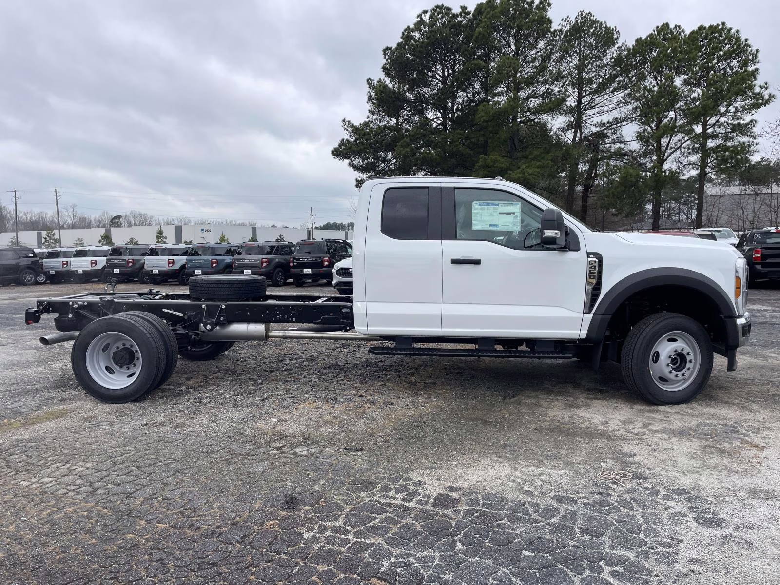 2026 Oxford White Ford Super Duty F-450 DRW XL 4X4 Chassis