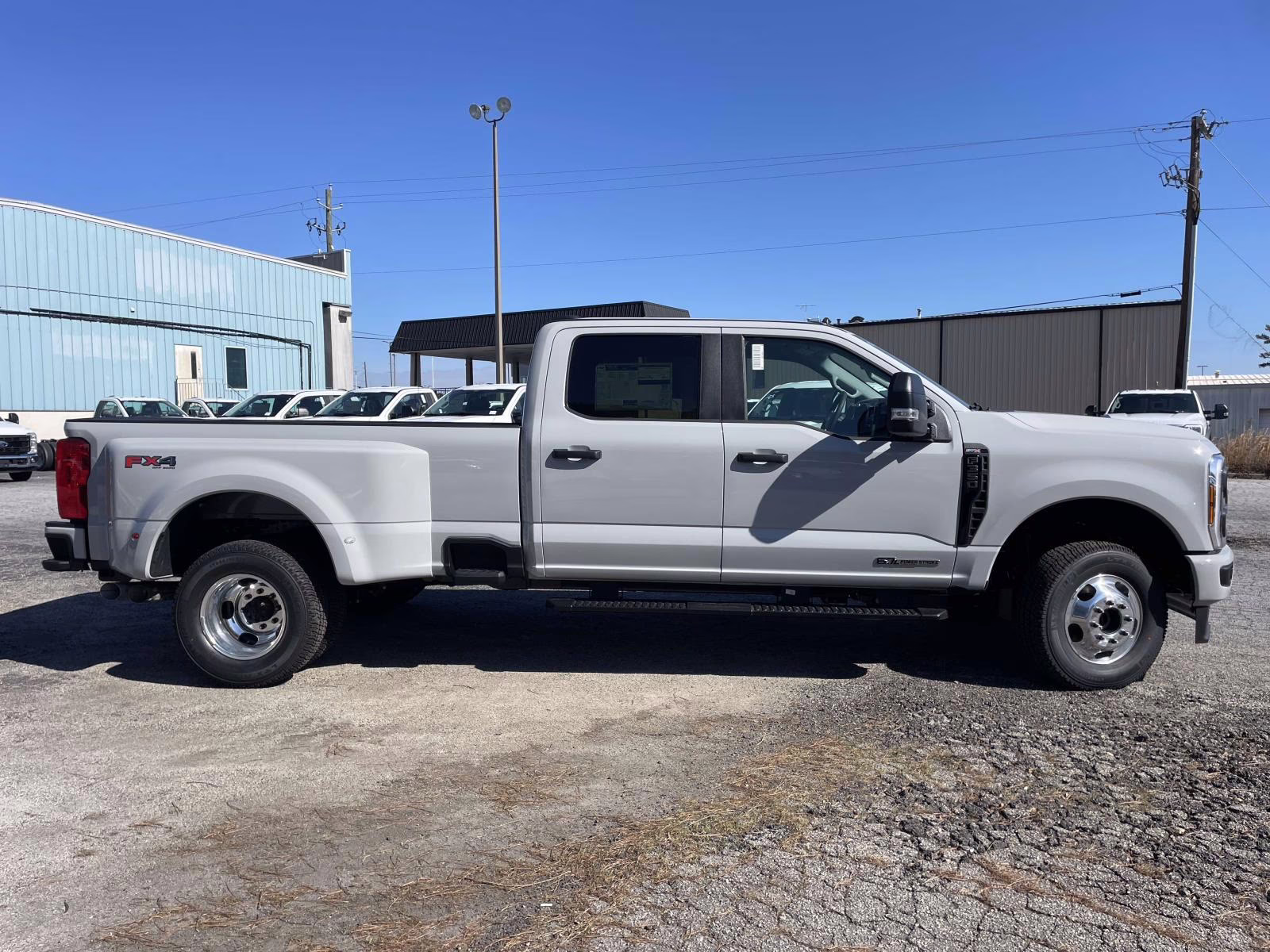 2026 Avalanche Ford Super Duty F-350 DRW XL 4X4 Truck