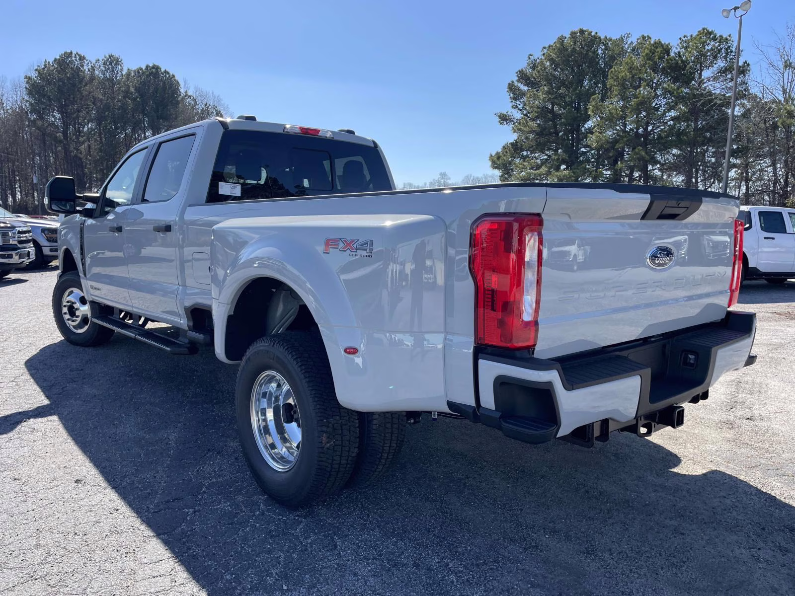 2026 Avalanche Ford Super Duty F-350 DRW XL 4X4 Truck