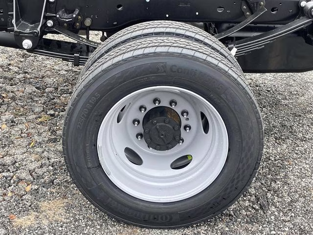 2026 Oxford White Ford Super Duty F-450 DRW XL RWD Chassis