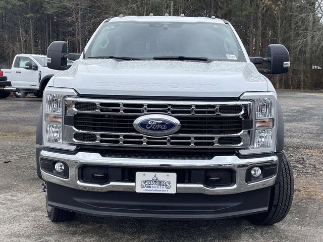 2026 Oxford White Ford Super Duty F-450 DRW XL RWD Chassis