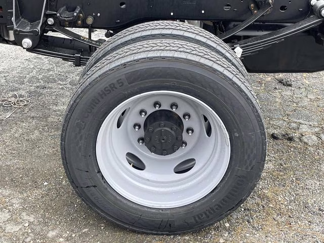 2026 Oxford White Ford Super Duty F-450 DRW XL RWD Chassis