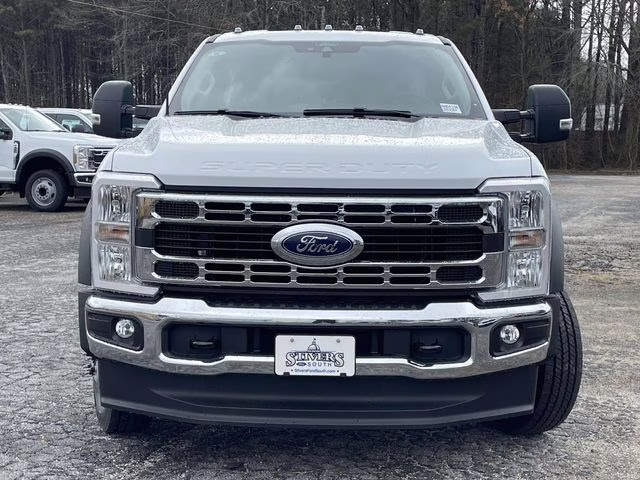 2026 Oxford White Ford Super Duty F-450 DRW XL RWD Chassis