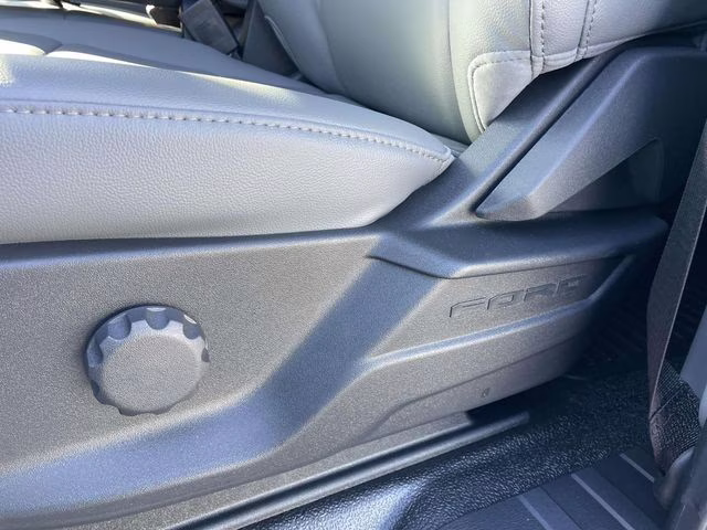 2026 Oxford White Ford Super Duty F-450 DRW XL RWD Chassis