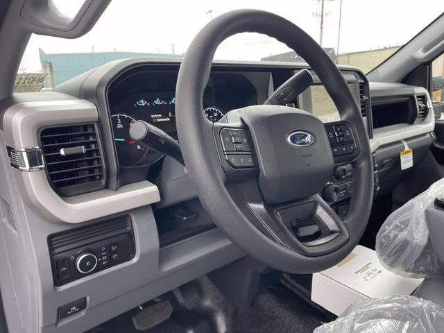 2026 Oxford White Ford Super Duty F-450 DRW XL 4X4 Chassis