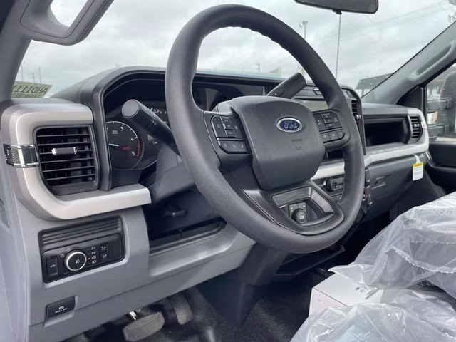 2026 Oxford White Ford Super Duty F-450 DRW XL 4X4 Chassis