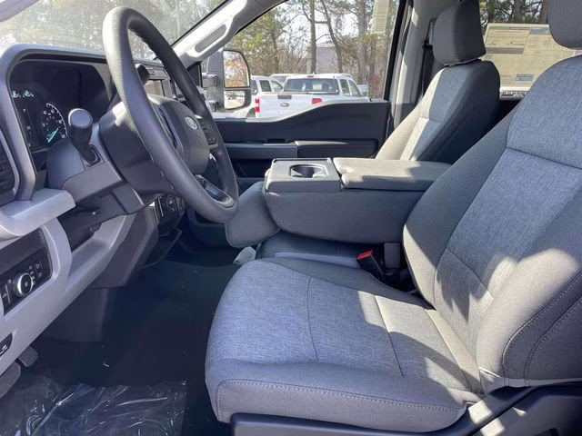 2026 Avalanche Ford Super Duty F-350 DRW XL 4X4 Truck