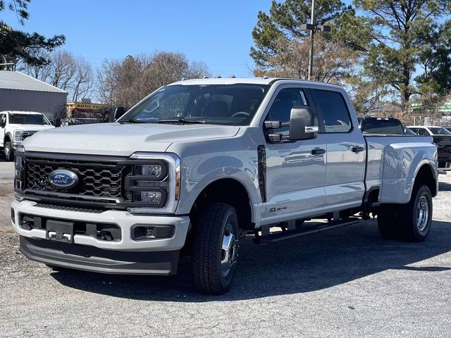 2026 Avalanche Ford Super Duty F-350 DRW XL 4X4 Truck