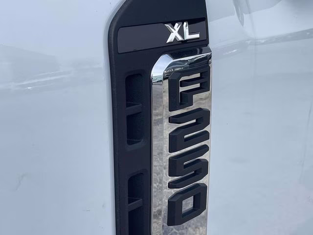 2026 Oxford White Ford Super Duty F-350 SRW XL RWD Truck