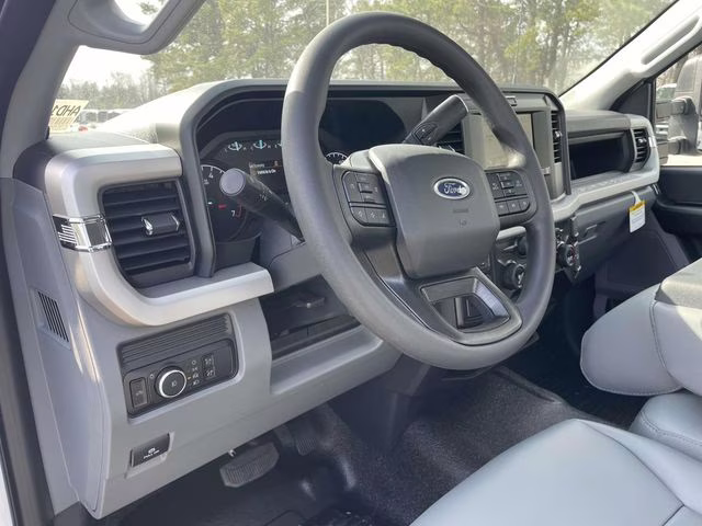 2026 Oxford White Ford Super Duty F-350 DRW XL RWD Truck