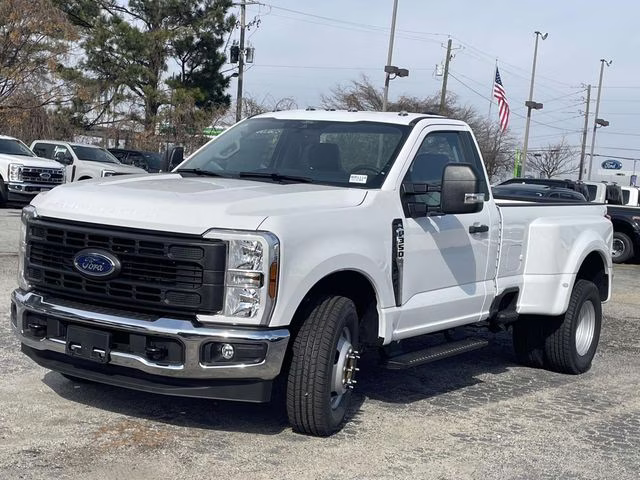2026 Oxford White Ford Super Duty F-350 DRW XL RWD Truck