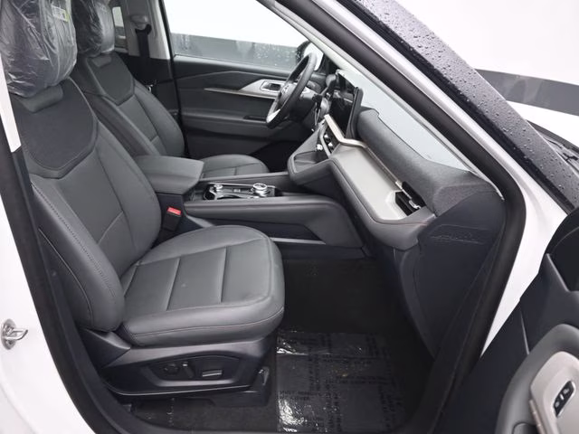 2026 White Metallic Ford Explorer Active 4X4 SUV